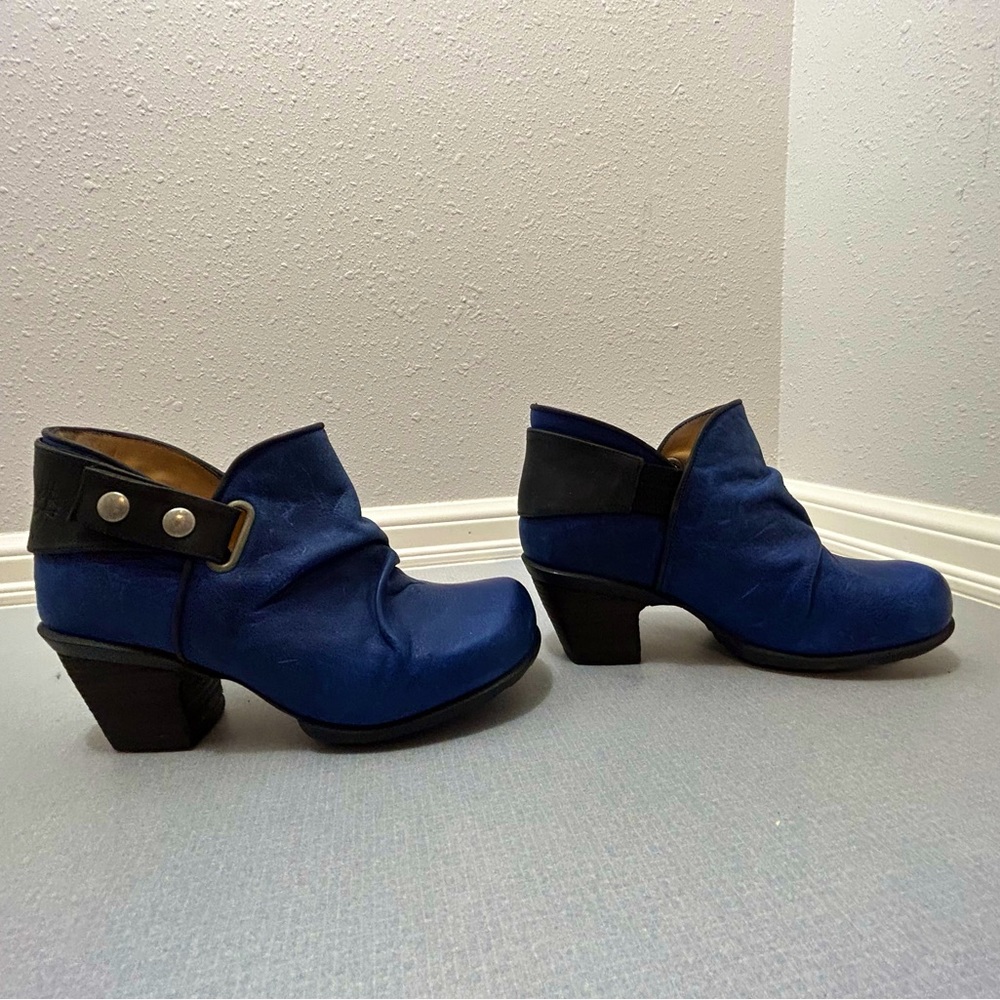 John Fluevog Womens 7.5 Blue Black Booties